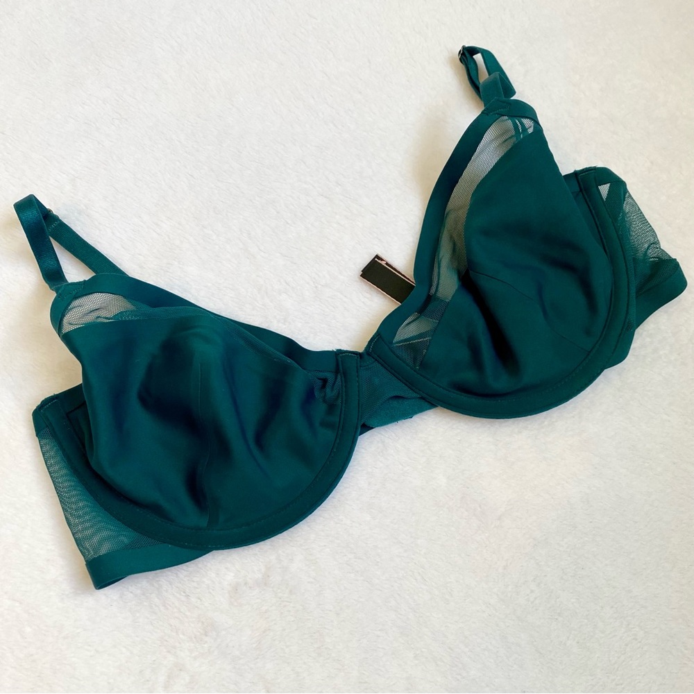 Victoria’s Secret NWOT Unlined Bra 32DD